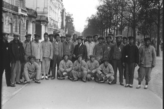 Guerre 1914-1918. Groupe de travailleurs chinois, octobre 1916 © Piston / Excelsior – L'Equipe / Roger-Viollet