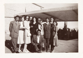 Photo d'Amir Houcheng Naval et de sa famille à l'aéoport de Téhéran le jour de son départ vers la France.