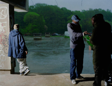 Mohamed Bourouissa, Le hall, série Périphéries, 2007