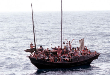 Vietnam mai 1988. A bord du "Mary" 400 boat-people secourus par Médecins du monde