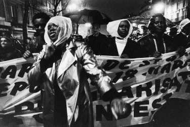 1999, Les Sans Papiers (titre de la série), Manifestation de collectifs de Sans-Papiers 